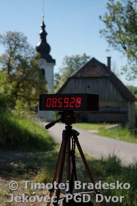 043